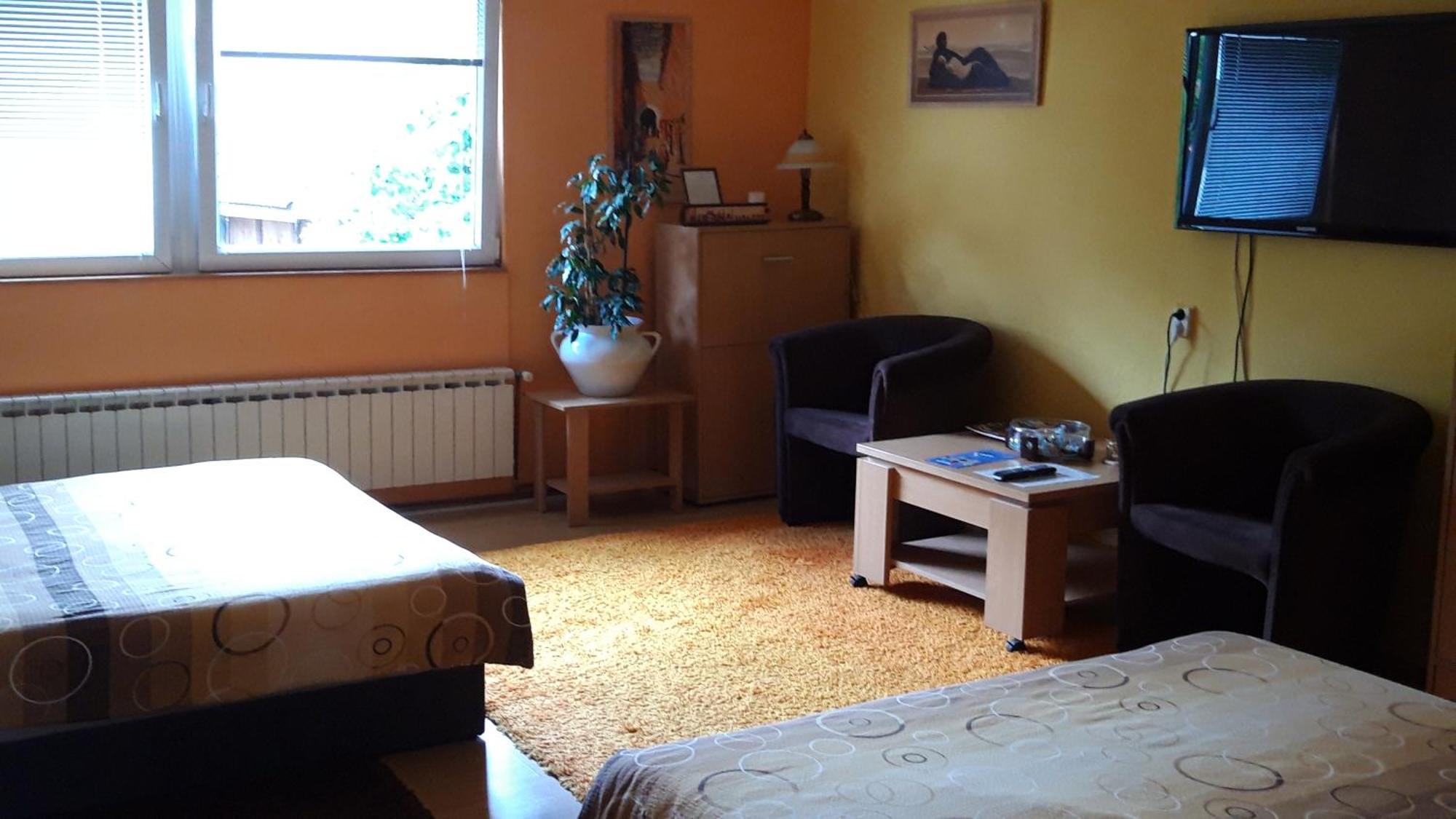 فندق Modern&Cozy Bosnian House With Garden+Free Parking سراييفو الغرفة الصورة